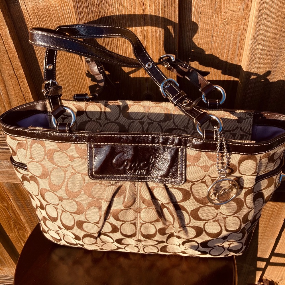 Medium Coach Purse Offers Welcomed